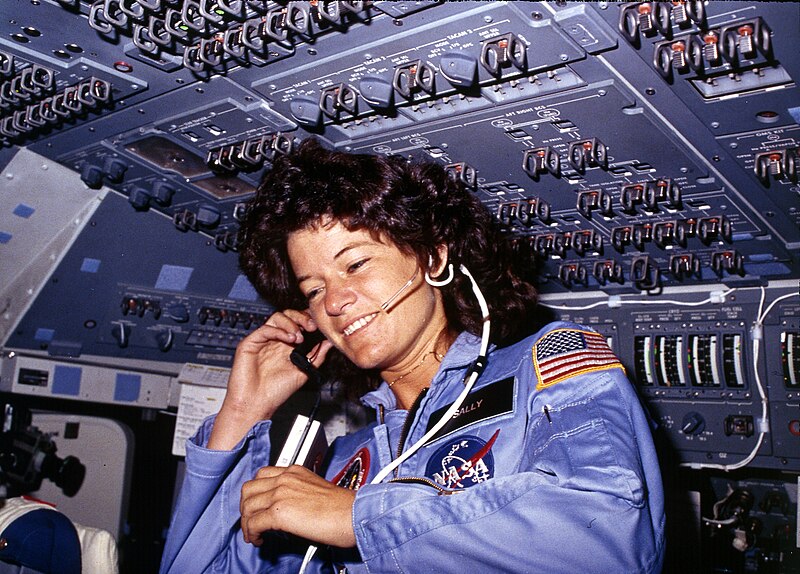 File:Sally Ride, America's first woman astronaut communicates with ground controllers from the flight deck - NARA - 541940.jpg