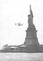 Wilbur approaches the Statue of Liberty in 1909